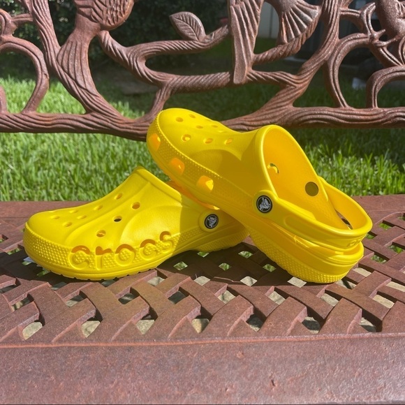 NWT Crocs iconic baya clogs in lemon unisex size W 8 M 6 - Picture 10 of 11
